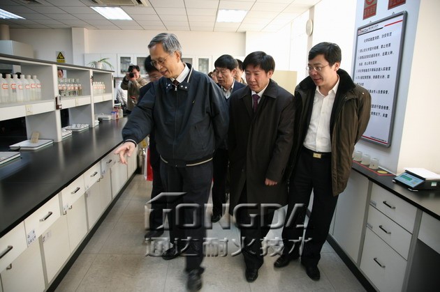 张人为会长带领联合会理事会代表参观考察通达耐火
